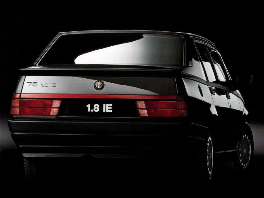  Alfa Romeo 75 (162B) 1988 года  (фото 8 из 14)
